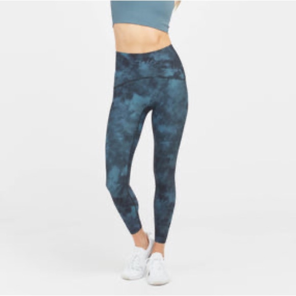 SPANX Booty Boost Active Tie Dye 7/8 Leggings in Storm Tie Dye